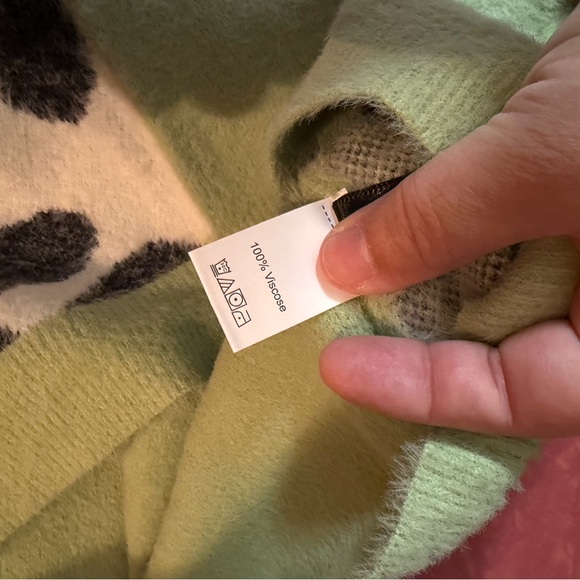 Colorful Patterned Sweater - Picture 11 of 12